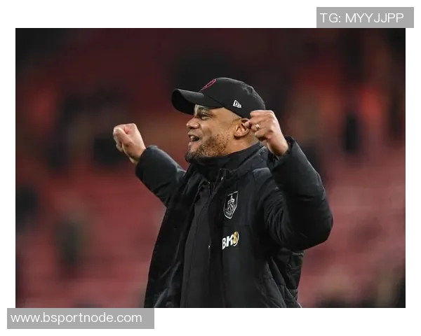 拜仁高层与孔帕尼今夏欲引西蒙斯交易遭赫内斯否决